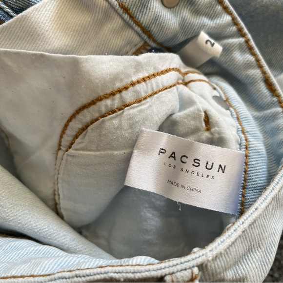Pacsun Two Toned Light Wash Mom Jean - Picture 6 of 11